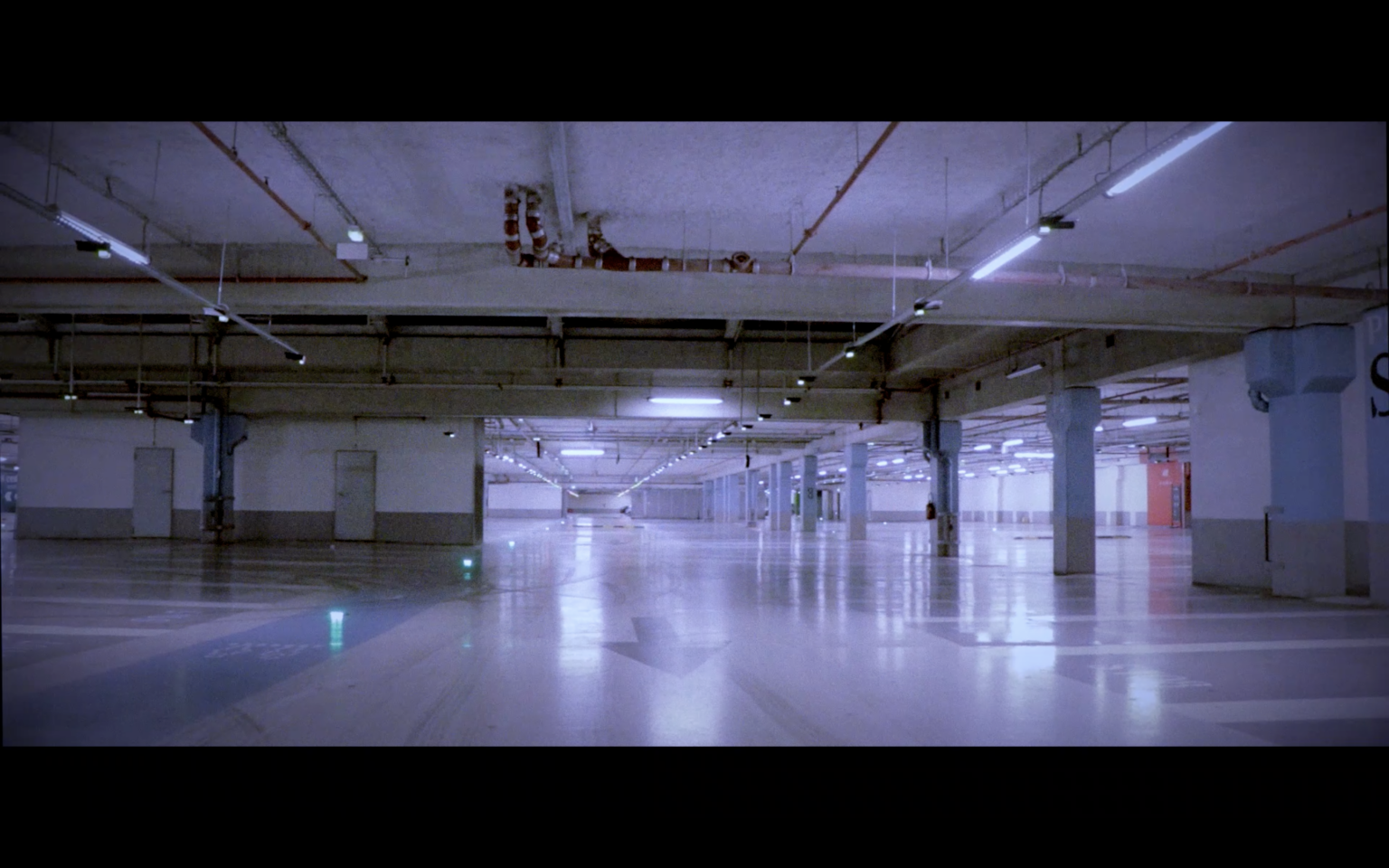 Photographie du parking où le clip “Toujours Concentré” a été tourné.