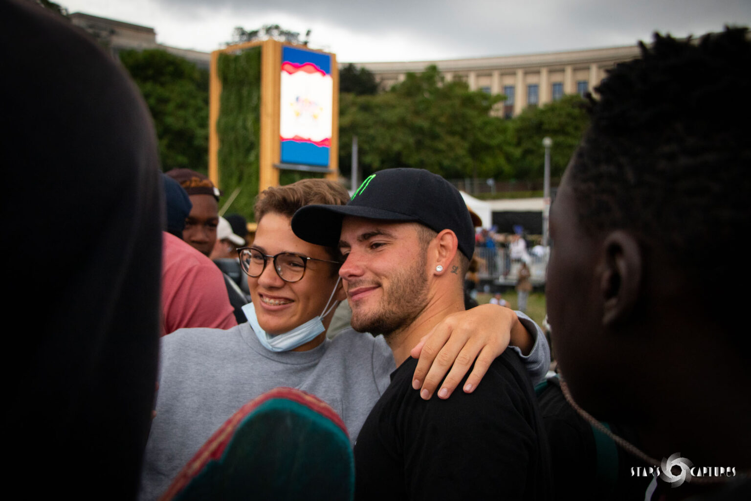 Aurélien Giraud avec un fan pendant les Red Bull Conquest.